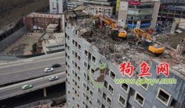 成都楼顶爆料事件视频,高空惊险一幕引发社会关注